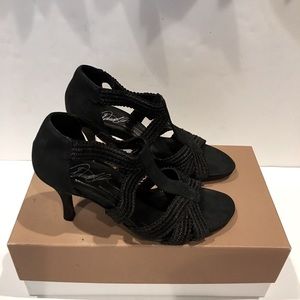 Donald Pliner leather w/elastic straps sandals